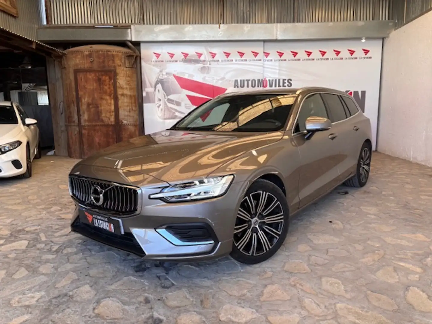 Volvo V60 D4 Inscription Aut. Beige - 1