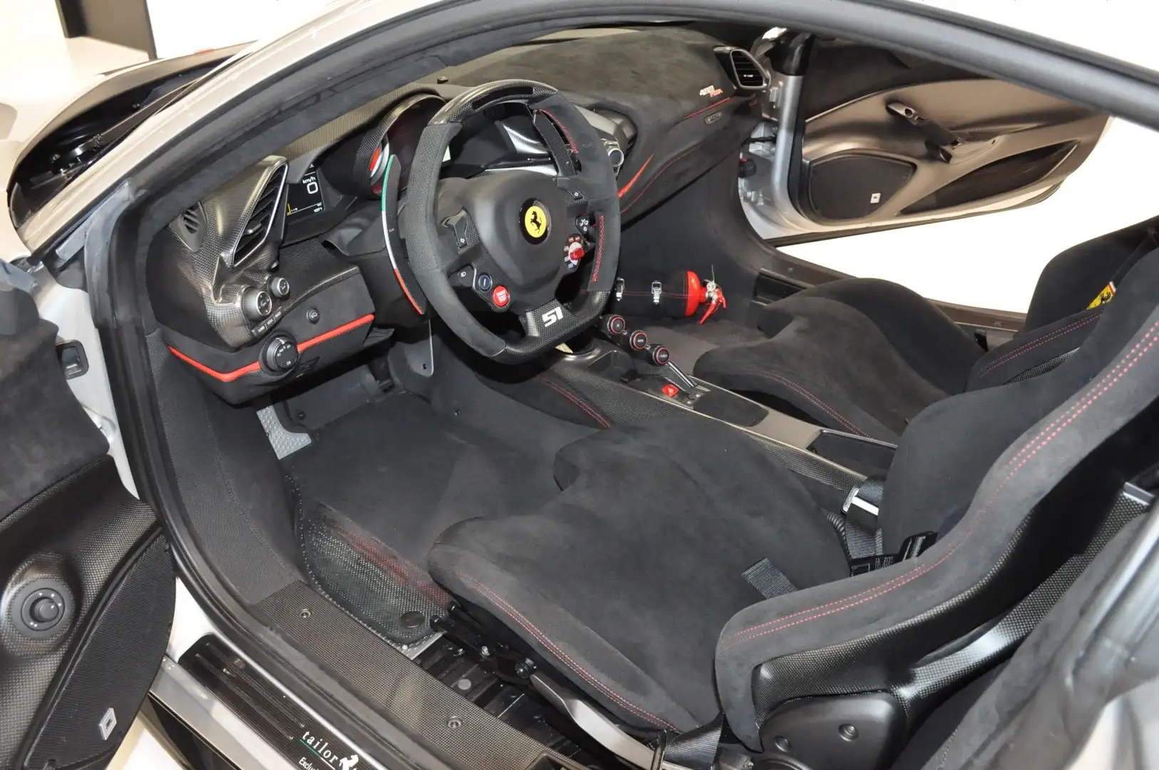 Ferrari 488 Pista Piloti origineel 1.070 km Zilver - 2