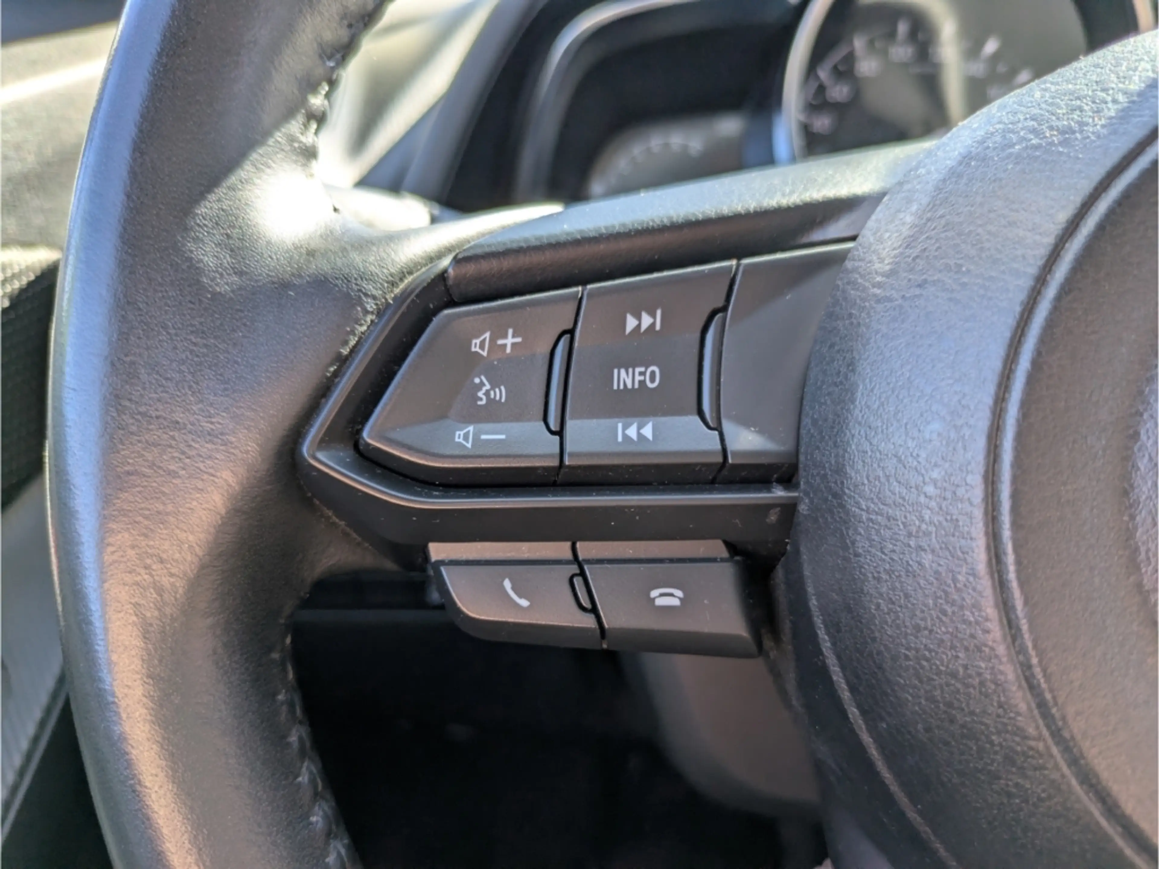 Mazda 2 Homura LED Apple CarPlay Klimaautom DAB SHZ Keyles — photo 9