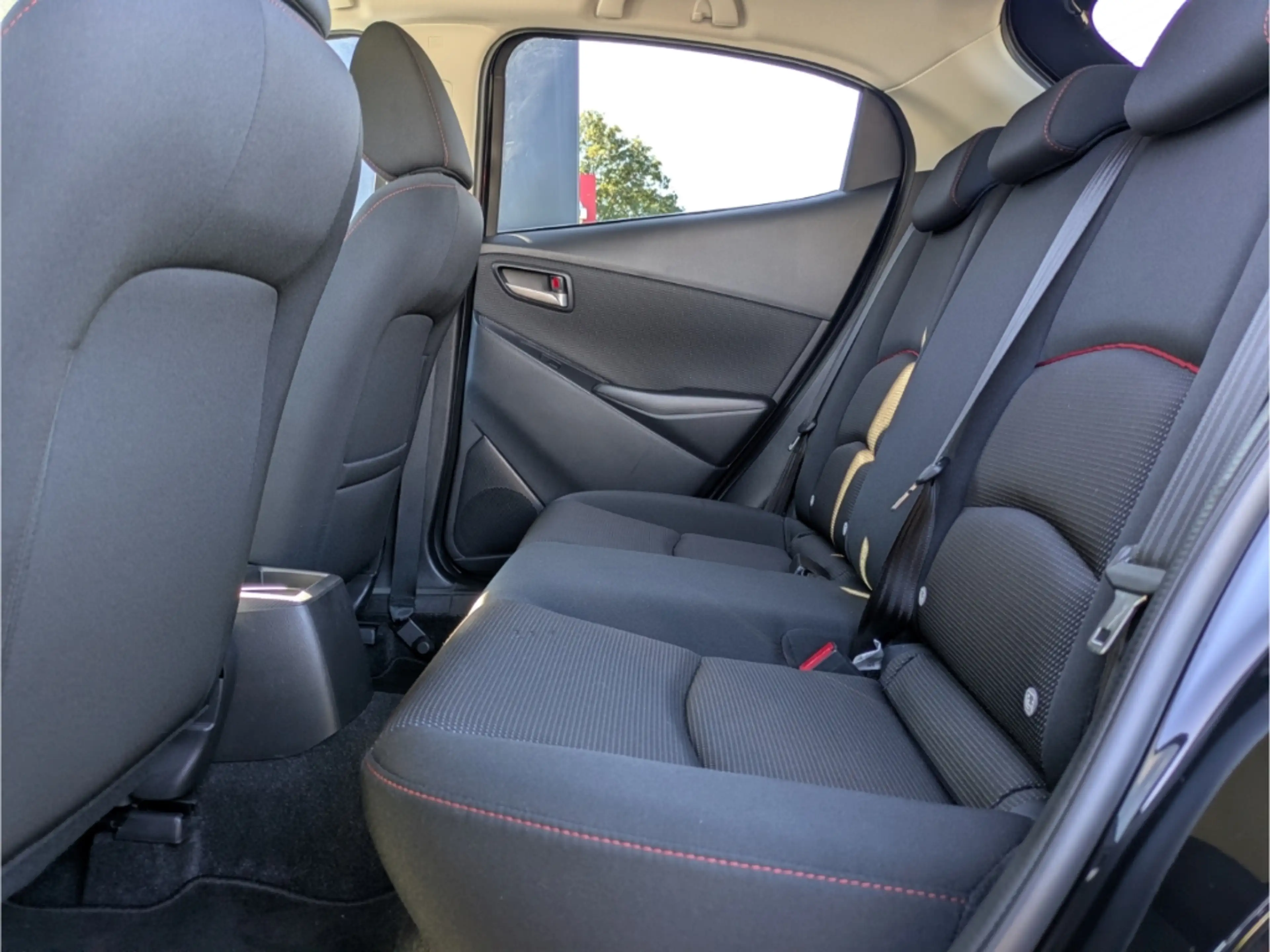 Mazda 2 Homura LED Apple CarPlay Klimaautom DAB SHZ Keyles — photo 6