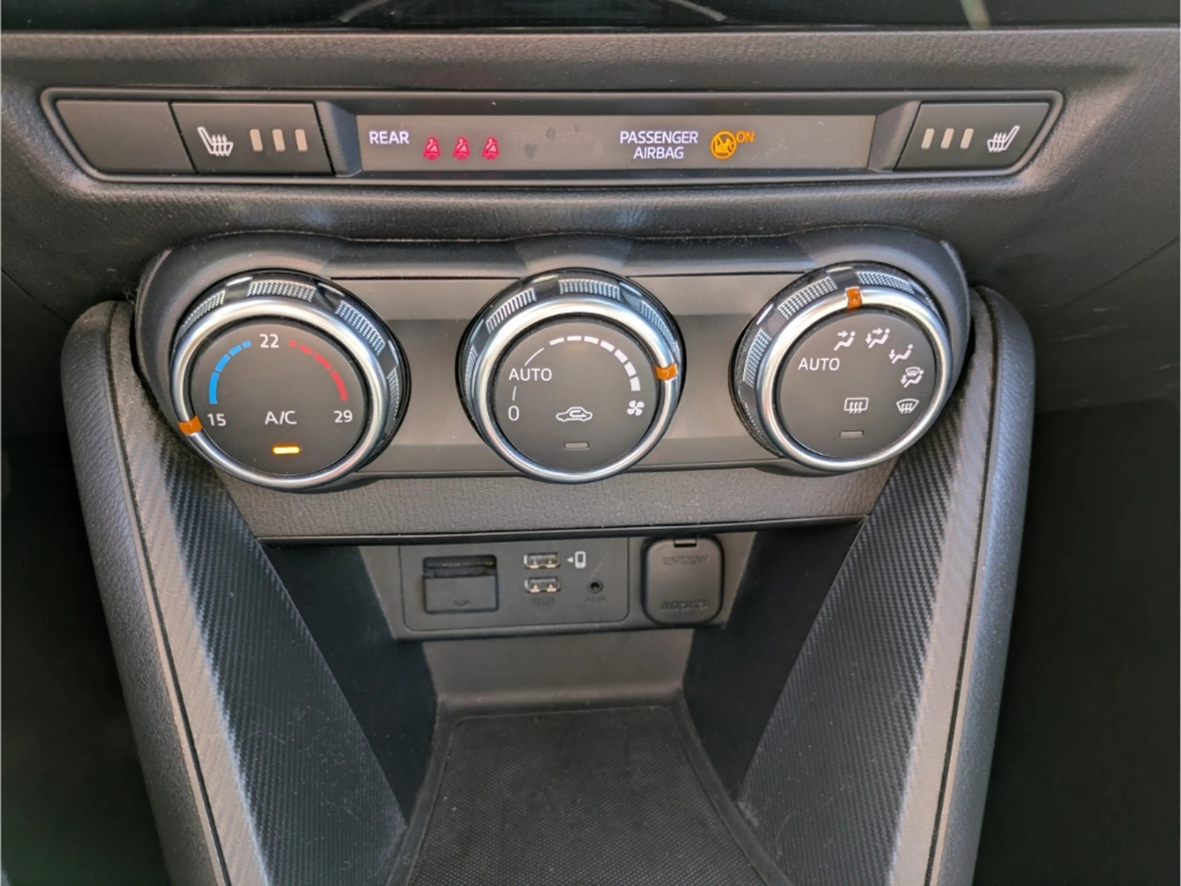 Mazda 2 Homura LED Apple CarPlay Klimaautom DAB SHZ Keyles — photo 12