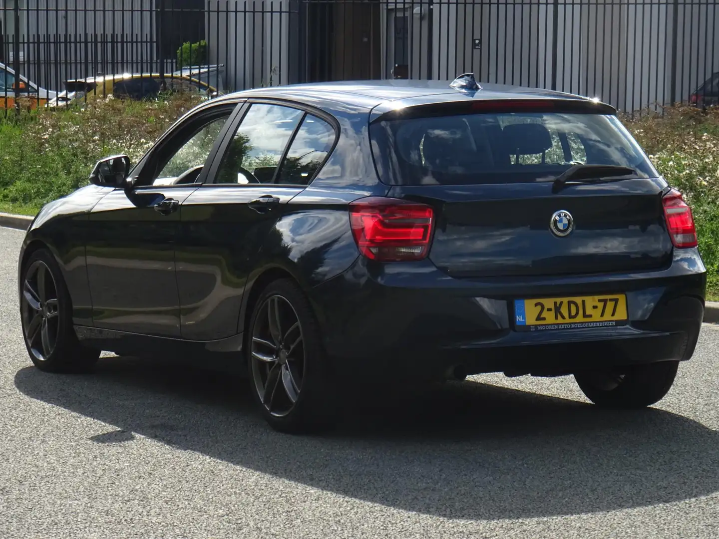 BMW 116 1-serie 116i EDE Business 5DRS NAP/LEER/NAVI/PDC/N Blauw - 2