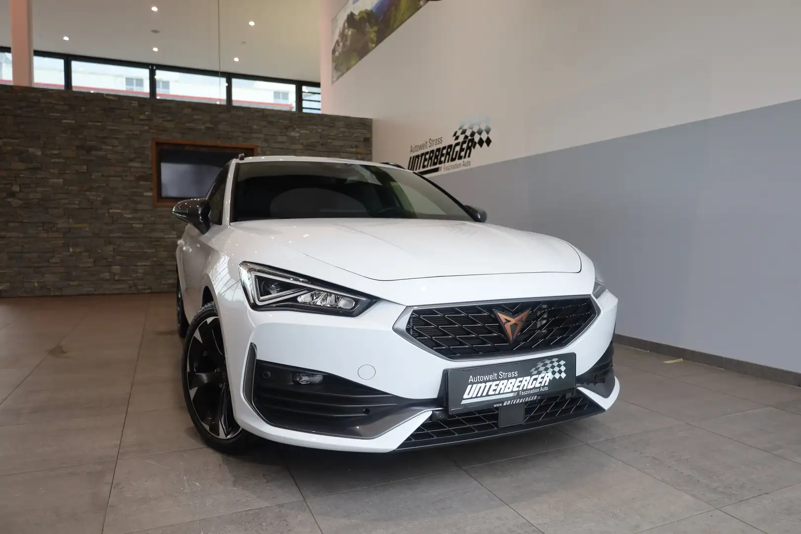 CUPRA Leon Sportstourer 1,4 e-Hybrid DSG Weiß - 2