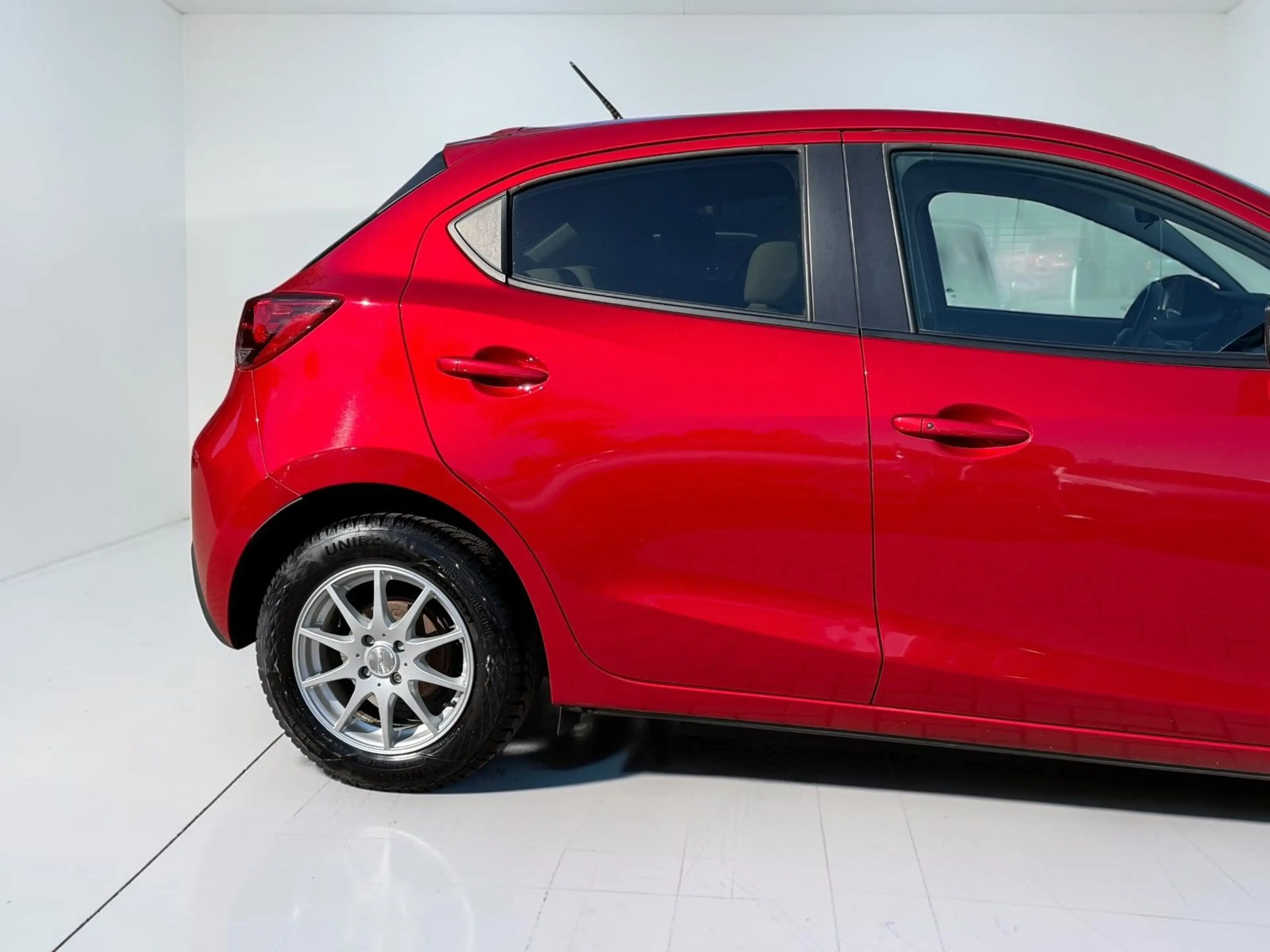 Mazda 2 Lim. White Edition HEAD-UP*KEYLESS*LED*NAVI*SZ — photo 6