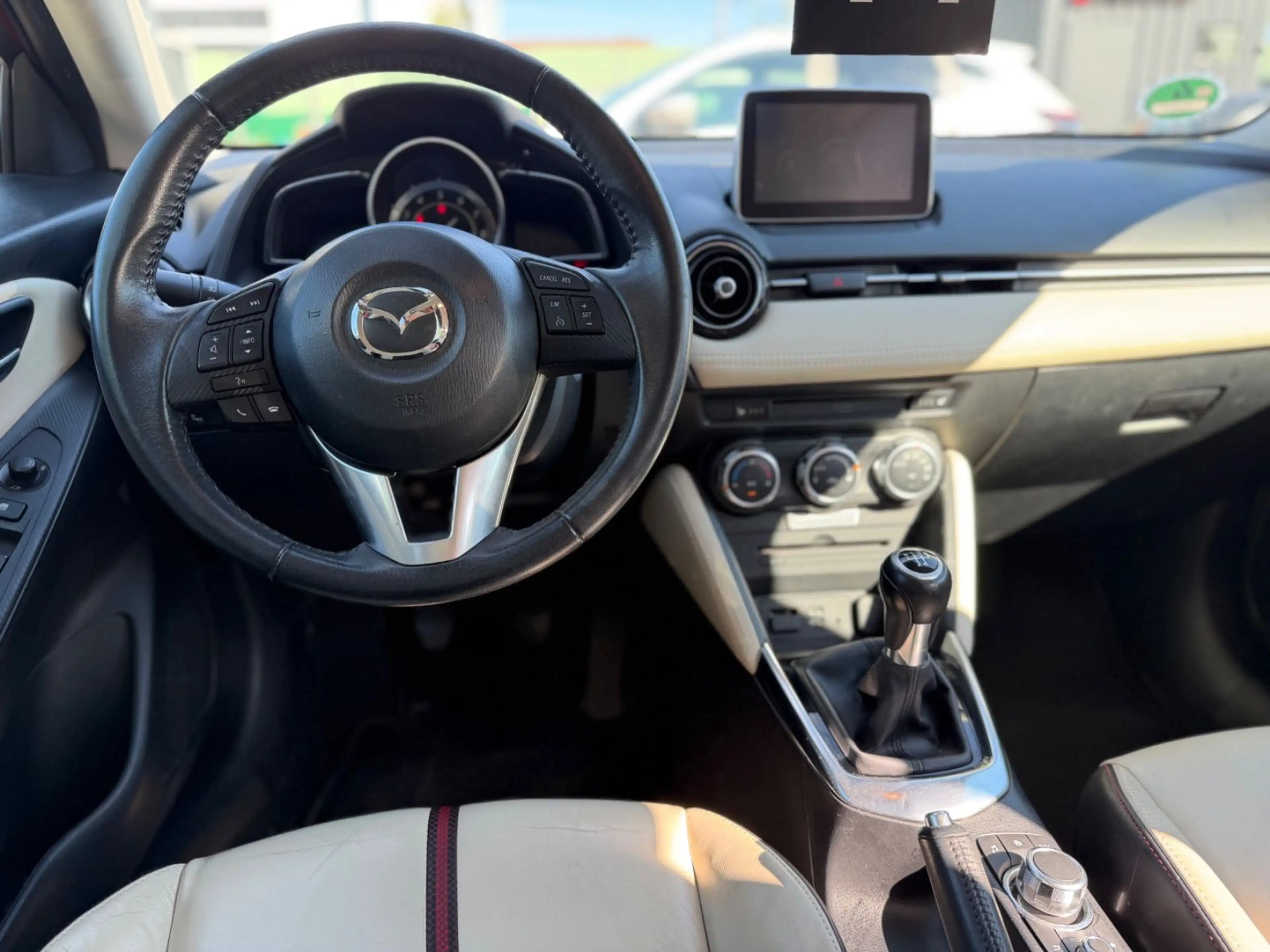 Mazda 2 Lim. White Edition HEAD-UP*KEYLESS*LED*NAVI*SZ — photo 14