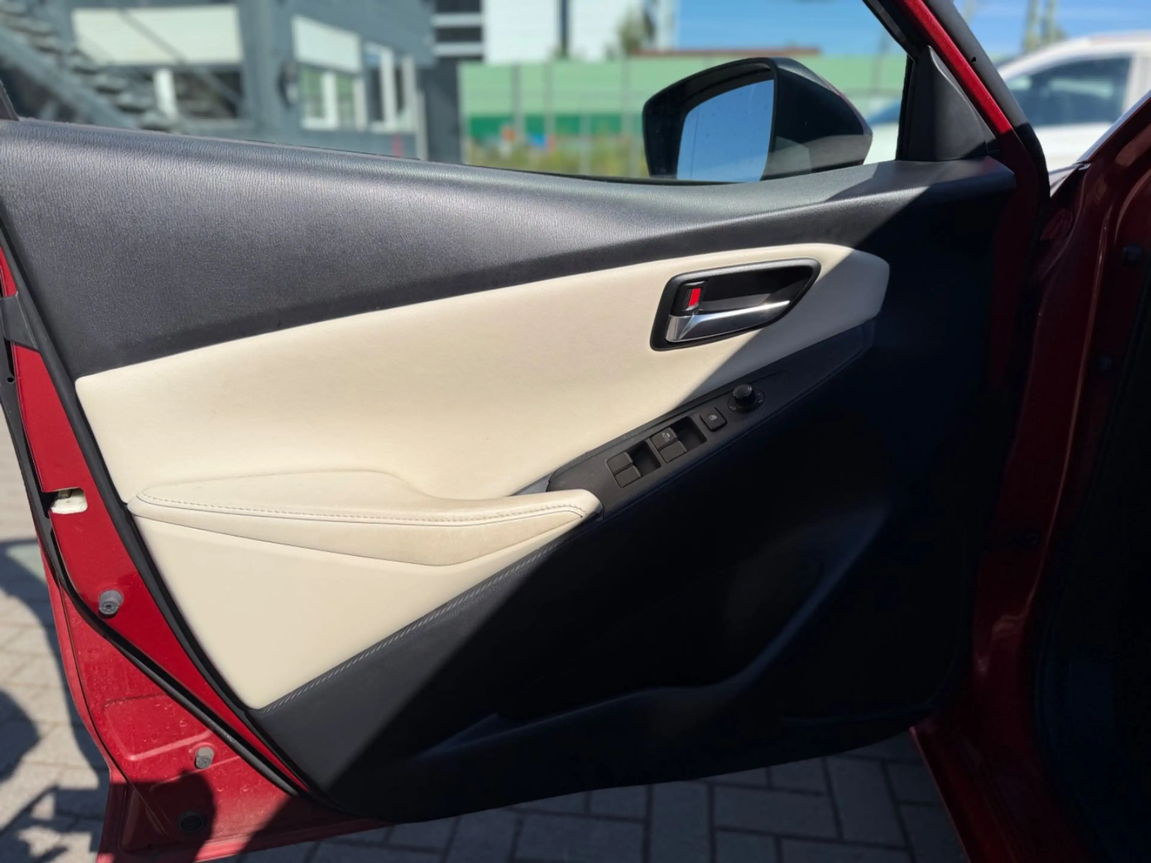 Mazda 2 Lim. White Edition HEAD-UP*KEYLESS*LED*NAVI*SZ — photo 15