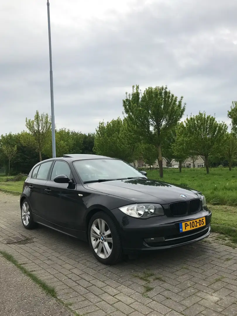 BMW 116 i [PANO DAK] [AUTOMAAT] Zwart - 1