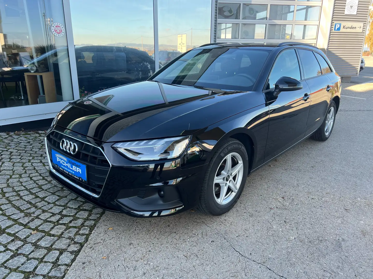Audi A4 30 TDI Noir - 1