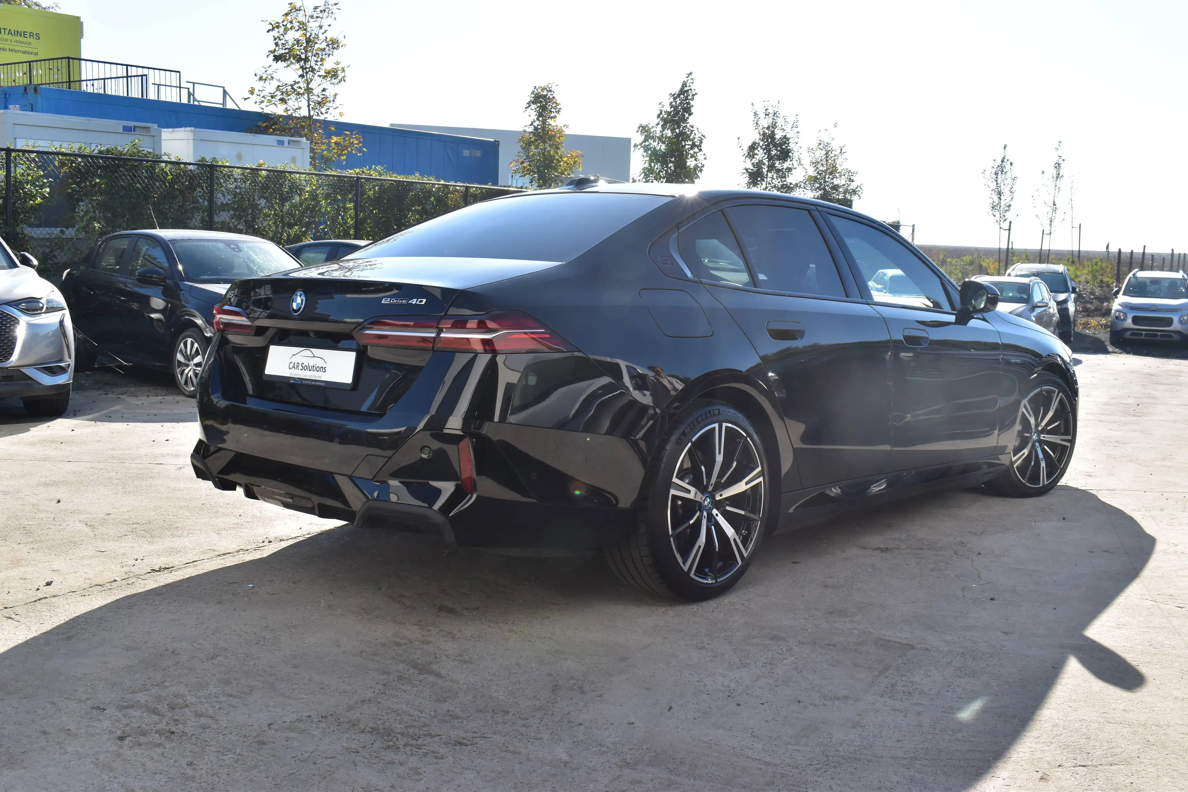BMW i5 eDrive40 Pack M *Pano - Full Options * — photo 2