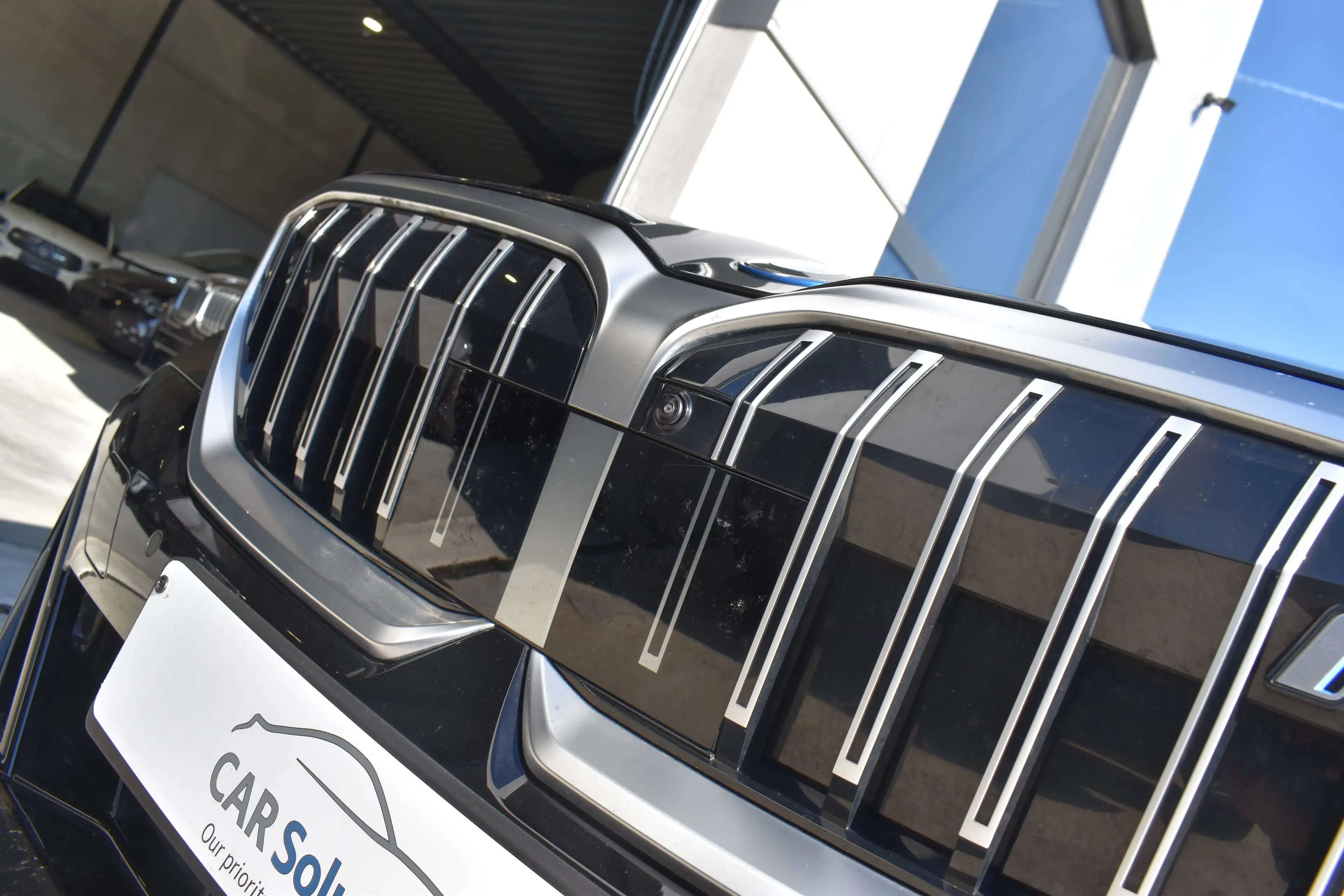BMW i5 eDrive40 Pack M *Pano - Full Options * — photo 11