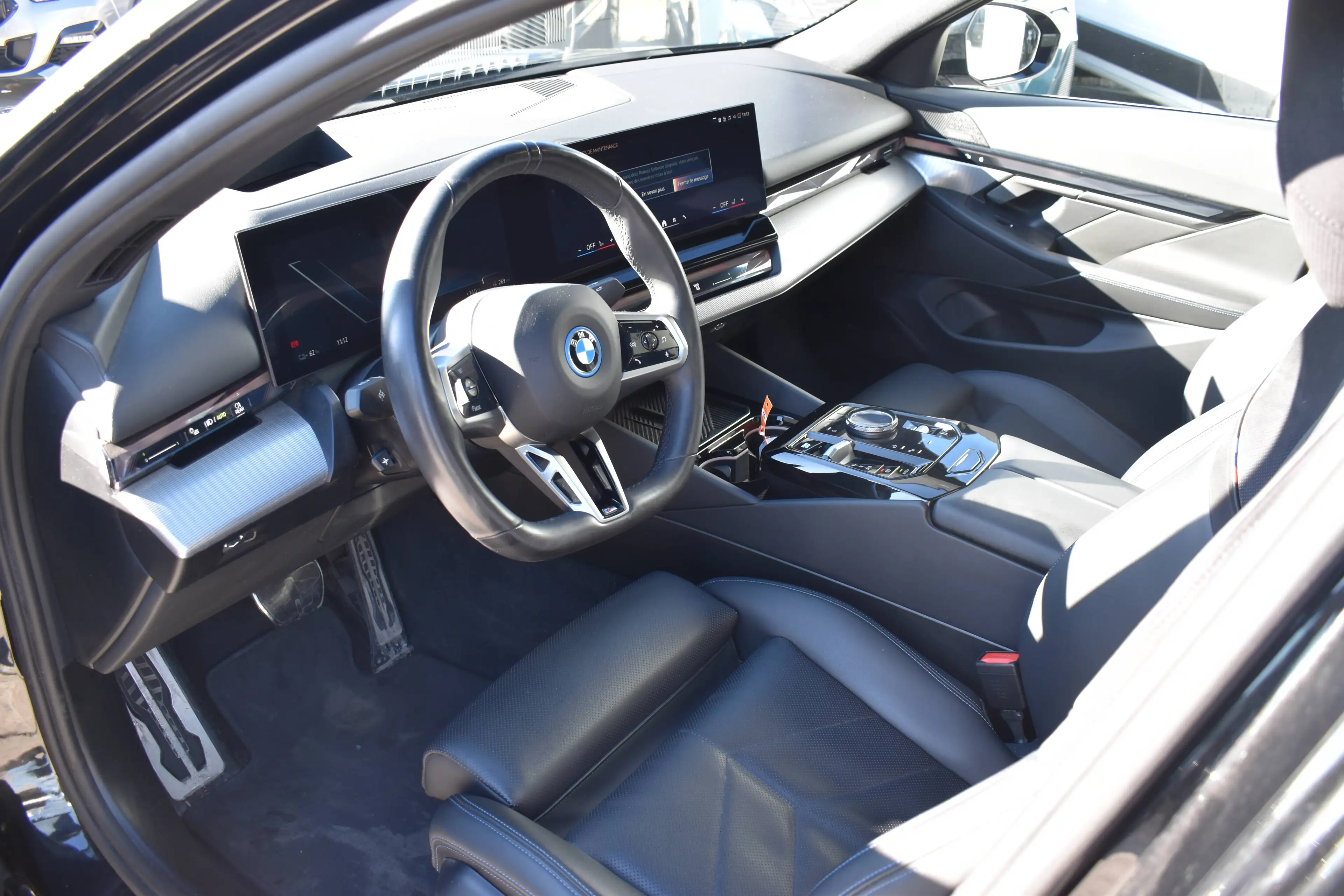BMW i5 eDrive40 Pack M *Pano - Full Options * — photo 6