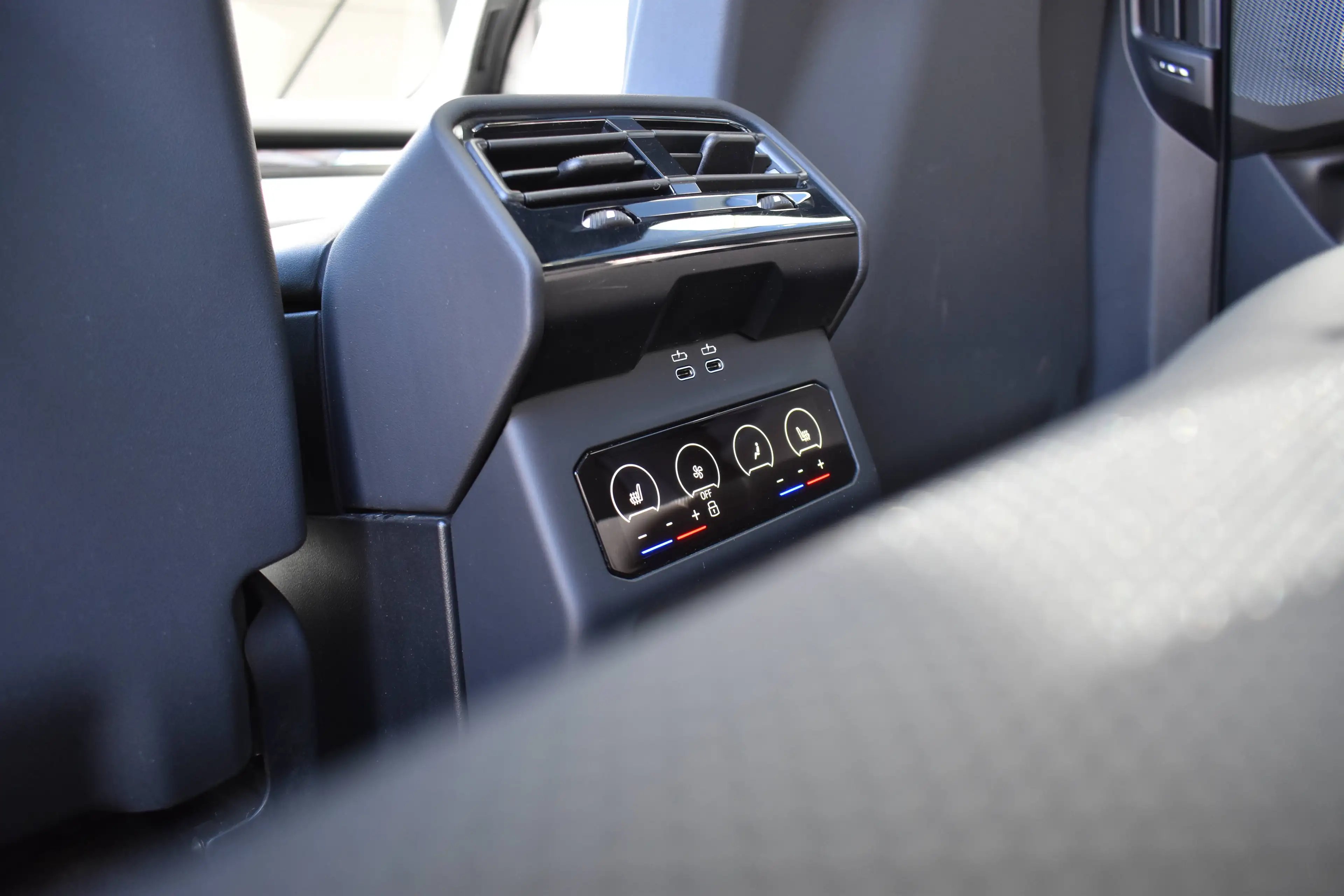 BMW i5 eDrive40 Pack M *Pano - Full Options * — photo 14