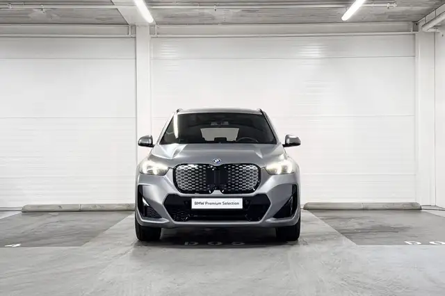 BMW Ix1 view 6
