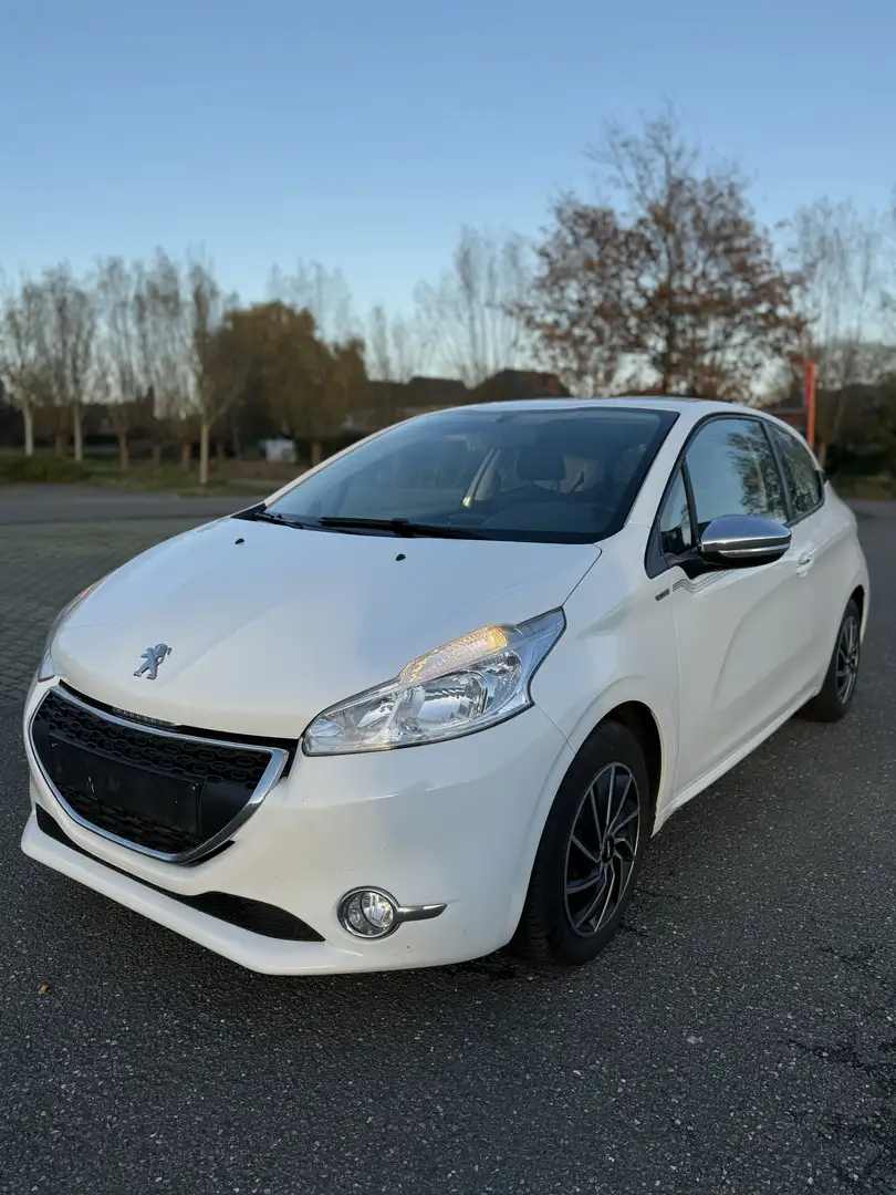 Peugeot 208 95 VTI Allure gekeurd voor verkoop - 1