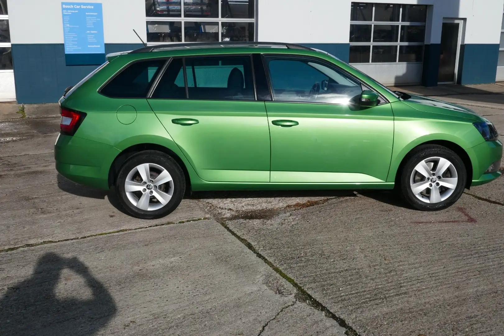 Skoda Fabia Combi Ambition TSI PDC/Klima/6 Gang Grün - 2