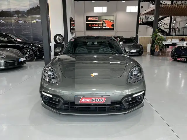 Porsche Panamera view 3