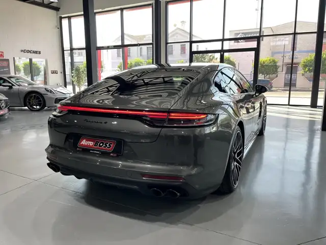 Porsche Panamera view 8