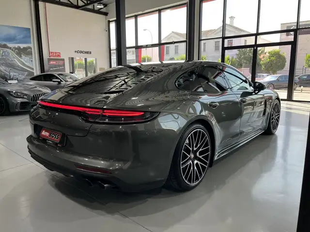 Porsche Panamera view 7