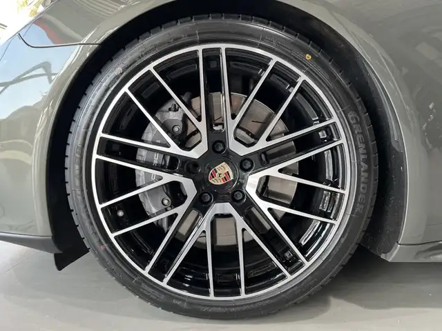Porsche Panamera view 11