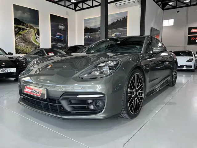 Porsche Panamera view 12