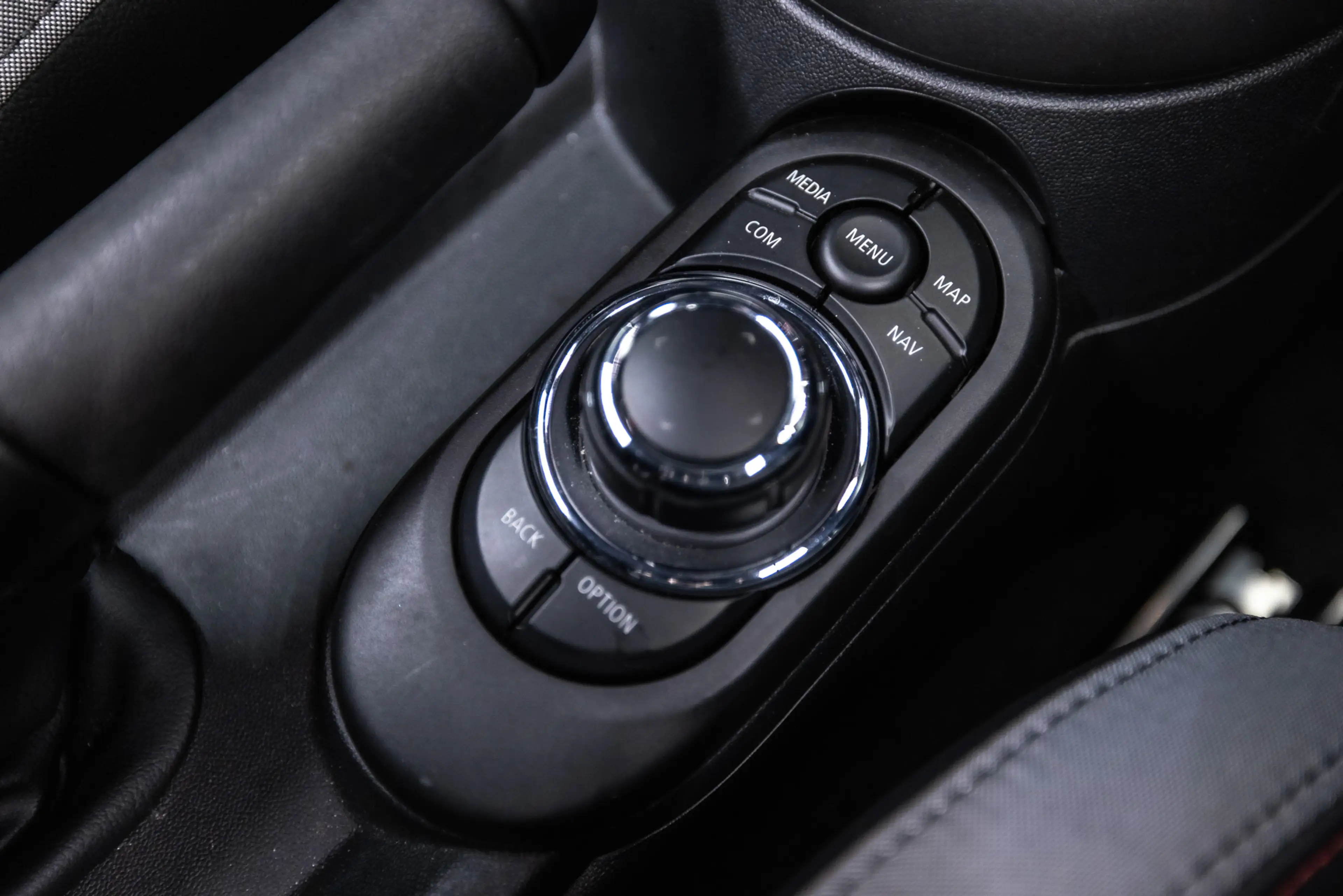 MINI John Cooper Works Cabrio 1.5 Cooper — photo 43