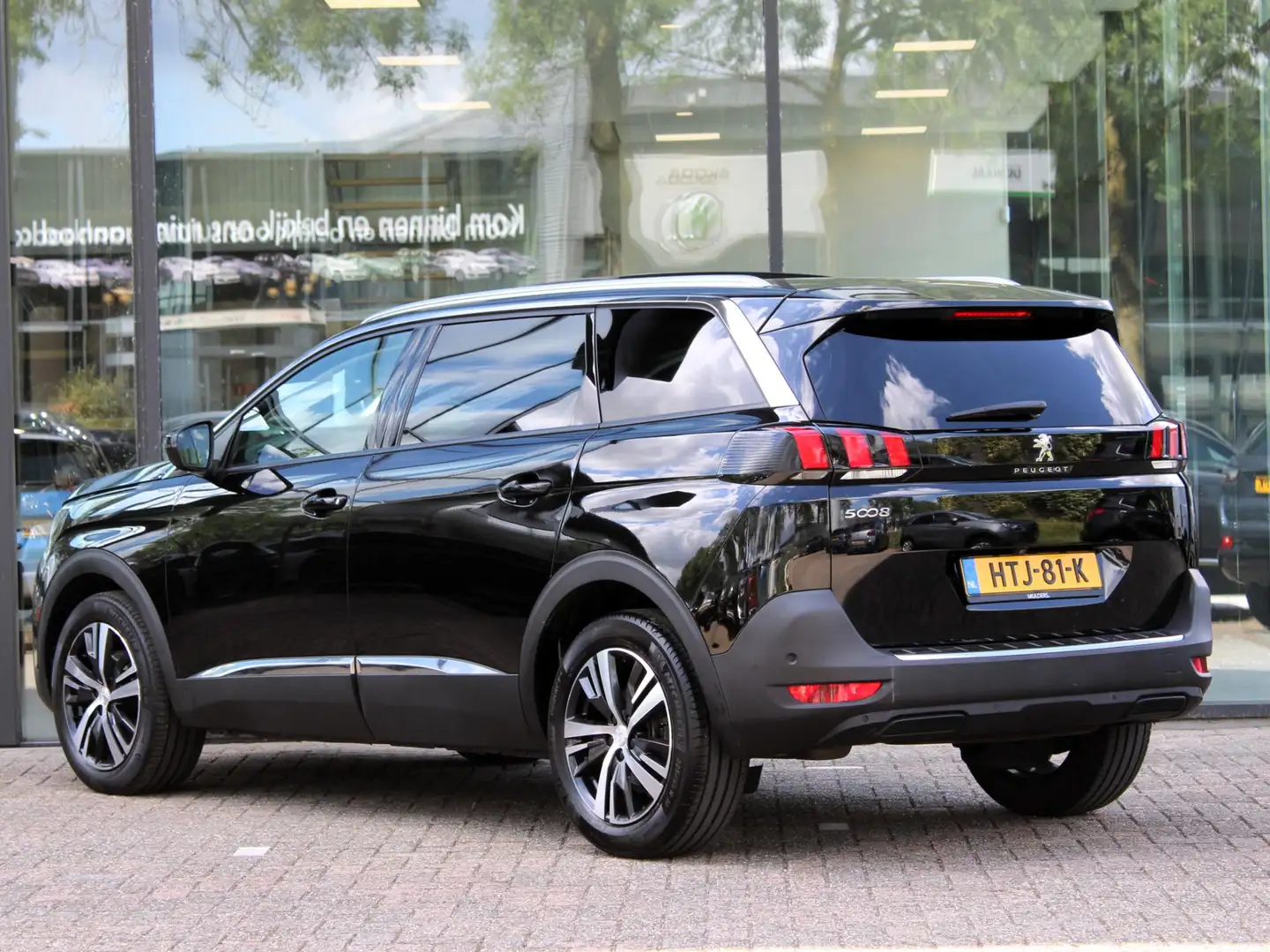 Peugeot 5008 1.2 PureTech Allure Automaat | Navi / Panoramadak Zwart - 2