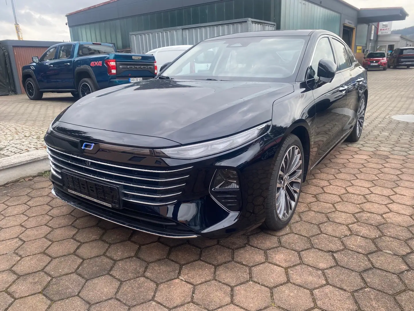 Bestune B70 2.0T Schwarz - 1