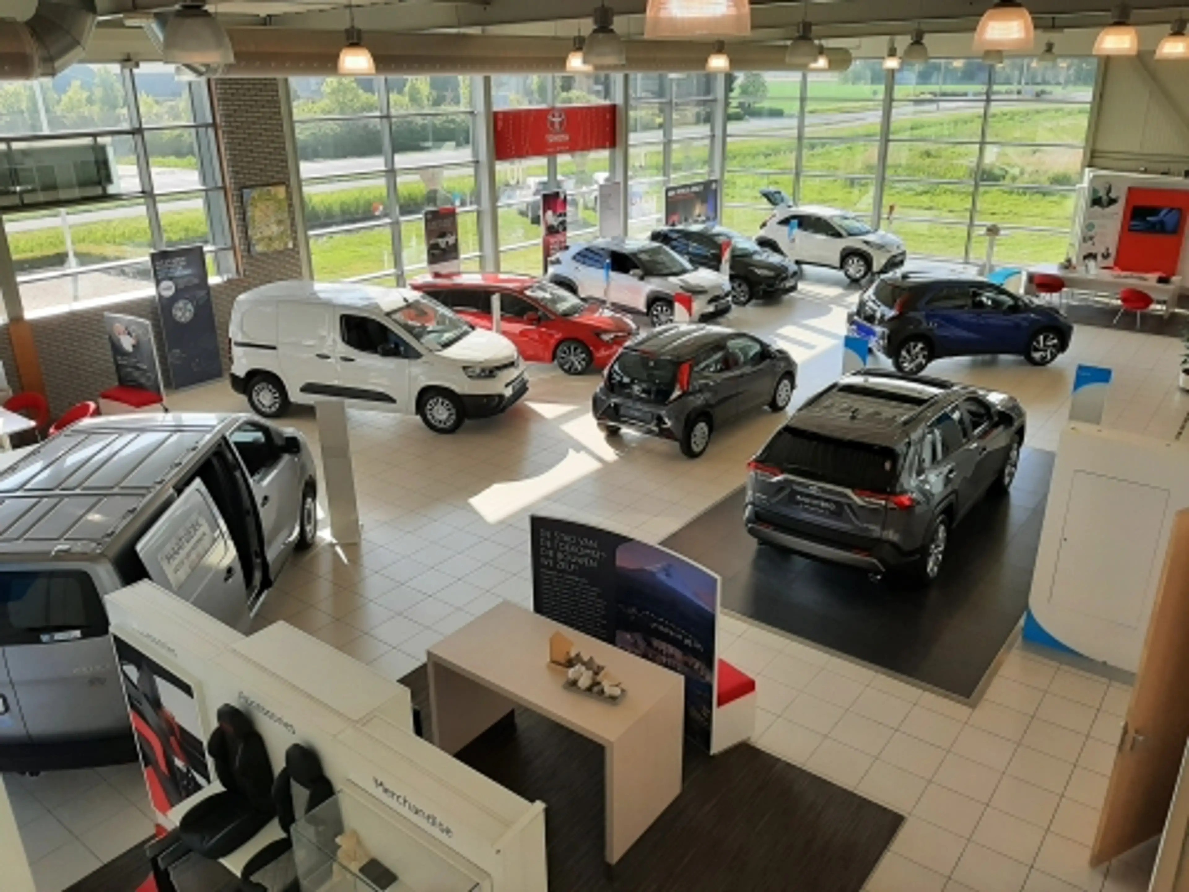 Toyota C-HR 1.8 Hybrid Adventure Bi-Tone Leder Navi Cruise PDC — photo 3