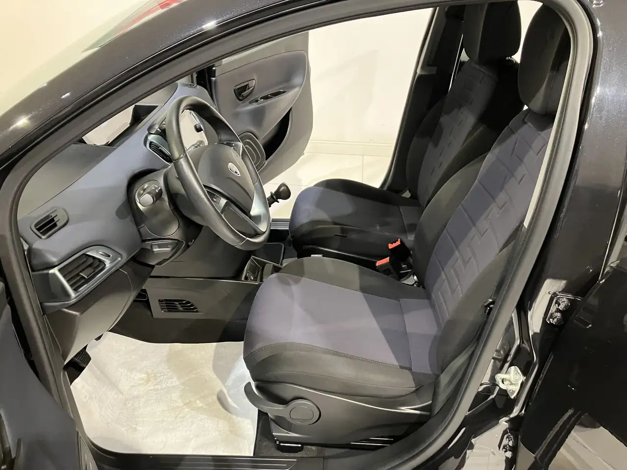 Lancia Ypsilon 2024 — фото 10