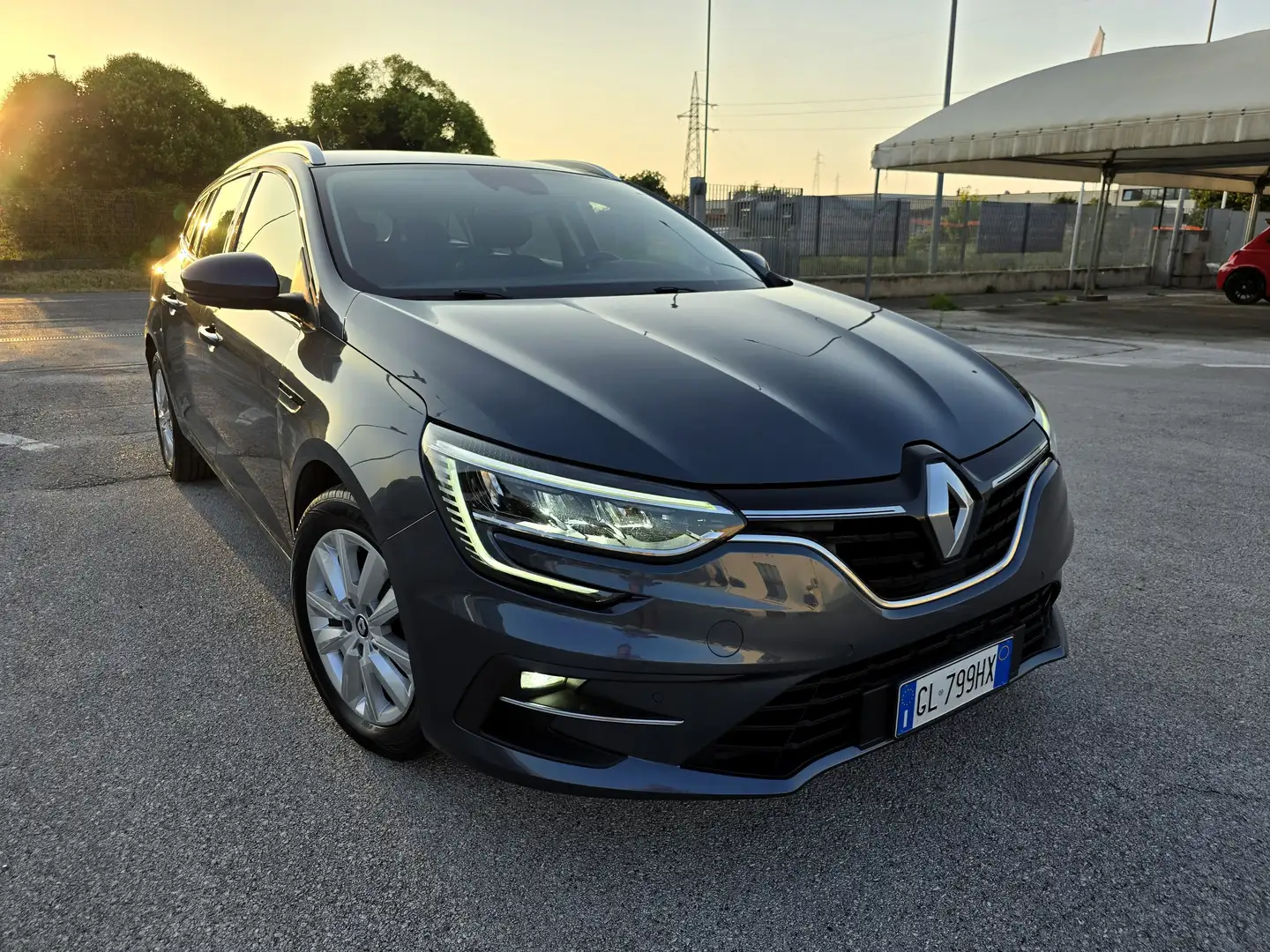 Renault Megane Megane Sporter 1.5 blue dci Business 115cv edc Grigio - 1