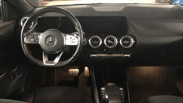 Mercedes-Benz Gla view 8
