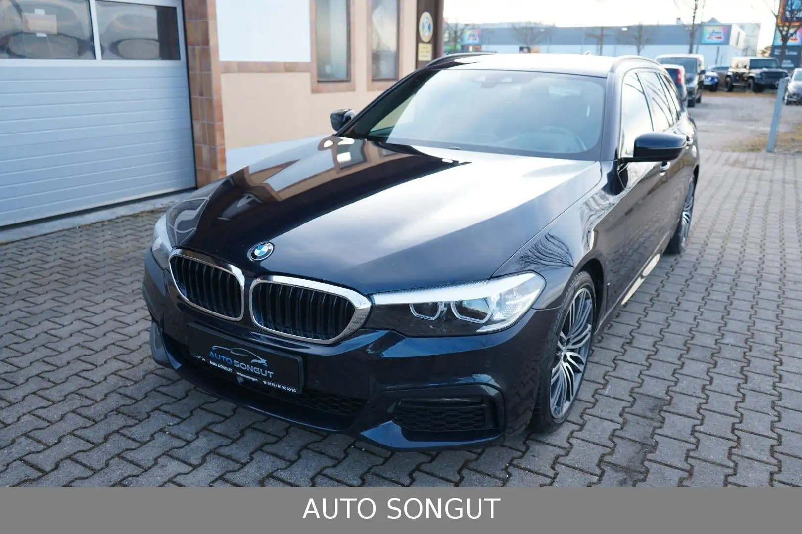 BMW 520 d T. xDrive M-SPORTPAKET*1.HAND*HEAD-UP*CARPL Schwarz - 1