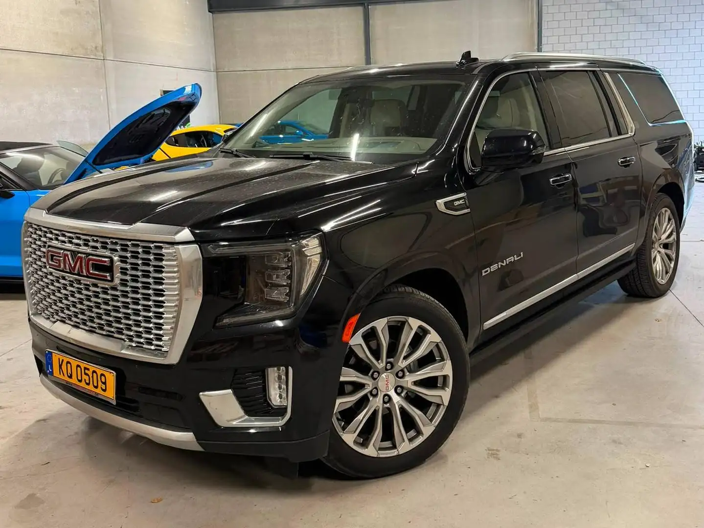 GMC Yukon Denali XL Schwarz - 1