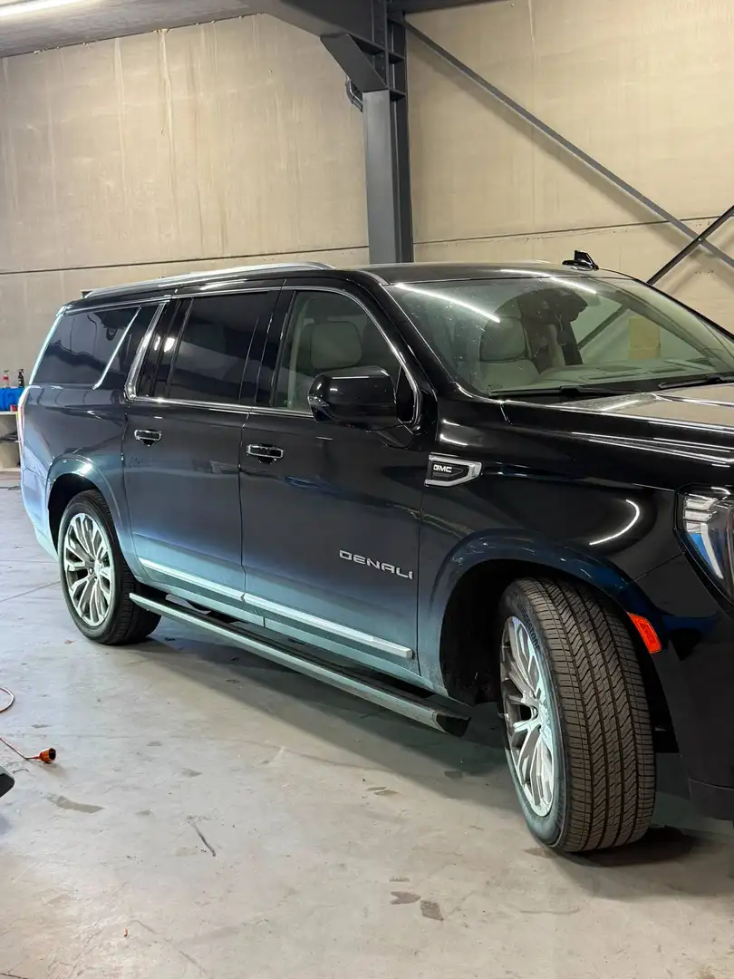 GMC Yukon Denali XL Schwarz - 2