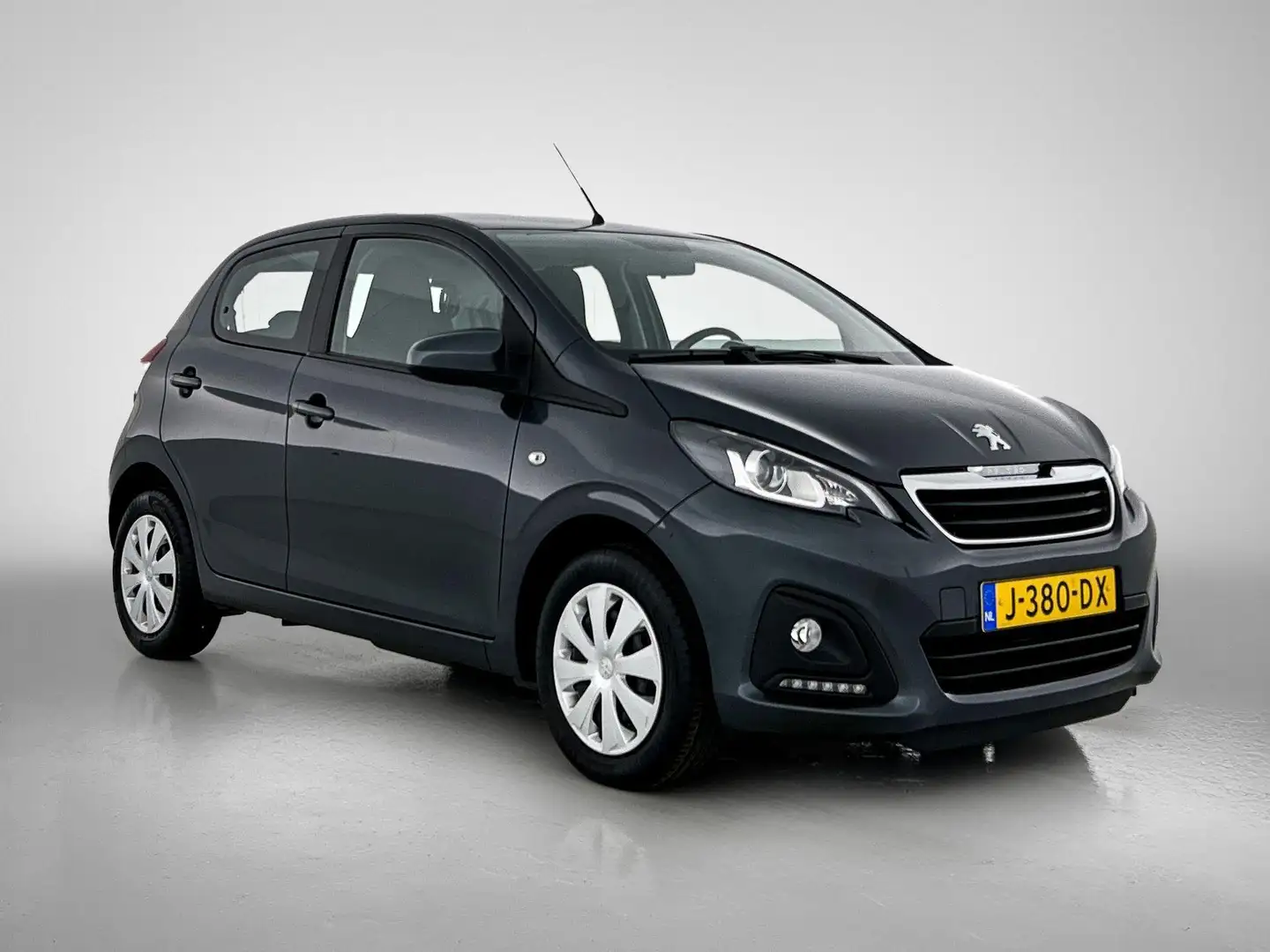 Peugeot 108 Active 72pk | Navigatie via Apple Carplay / Androi Grijs - 2