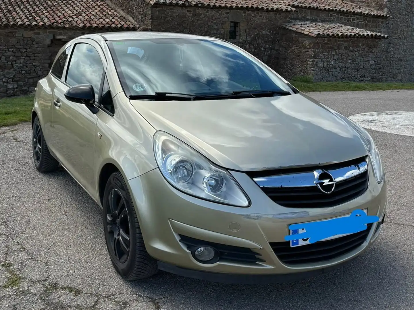 Opel Corsa 1.3 Ecoflex Essentia Złoty - 1