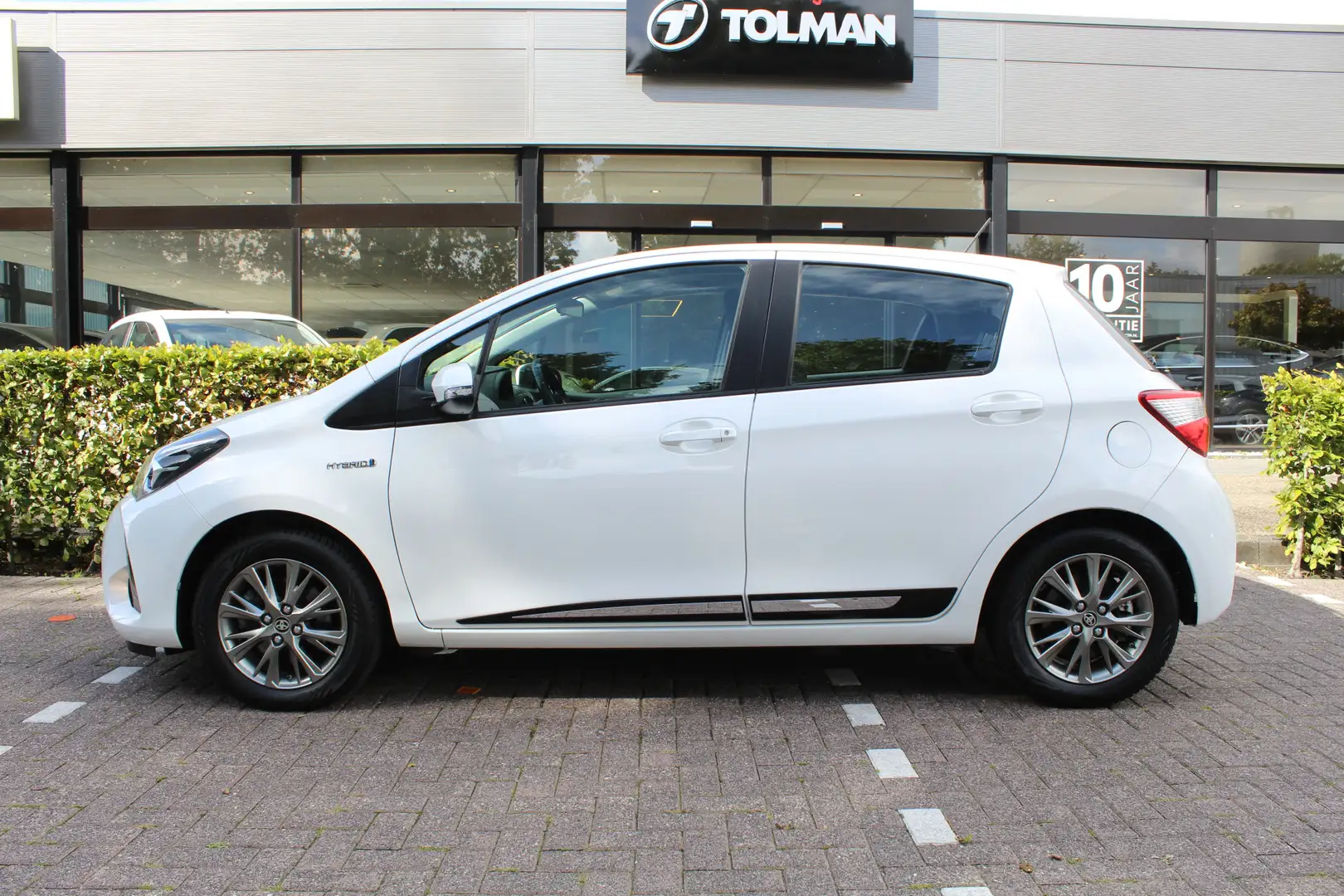 Toyota Yaris 1.5 Hybrid Design Sport | Rijklaar | Trekhaak | Al Blanc - 2