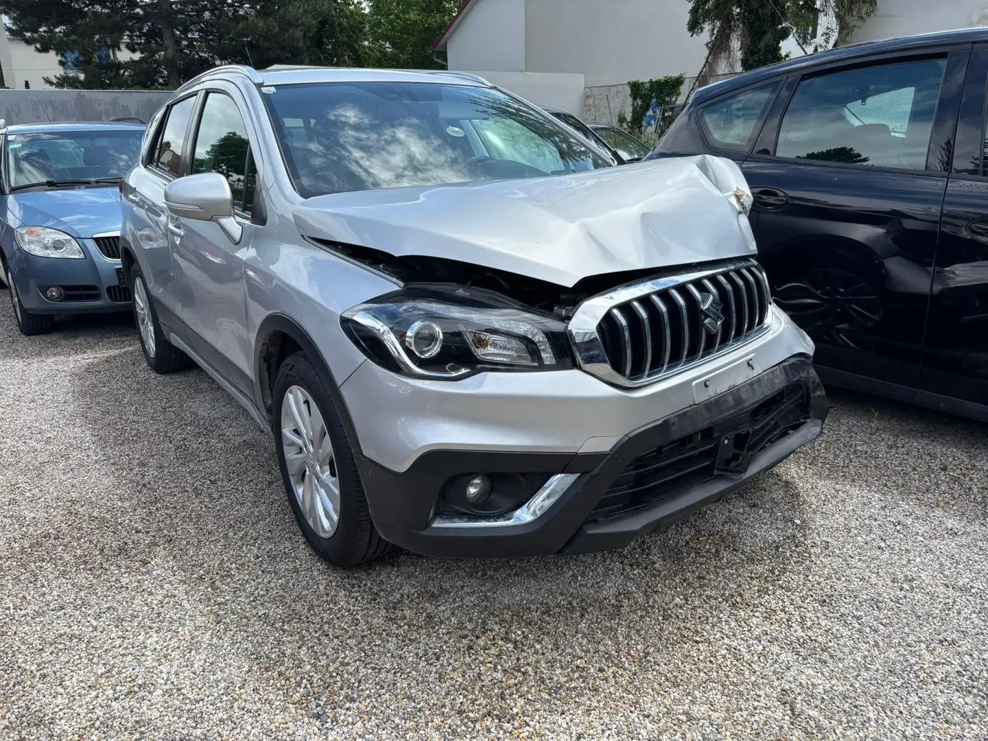Suzuki SX4 S-Cross 1,4 shine Hybrid Allrad (UNFALL voll fahrbereit) Silber - 2