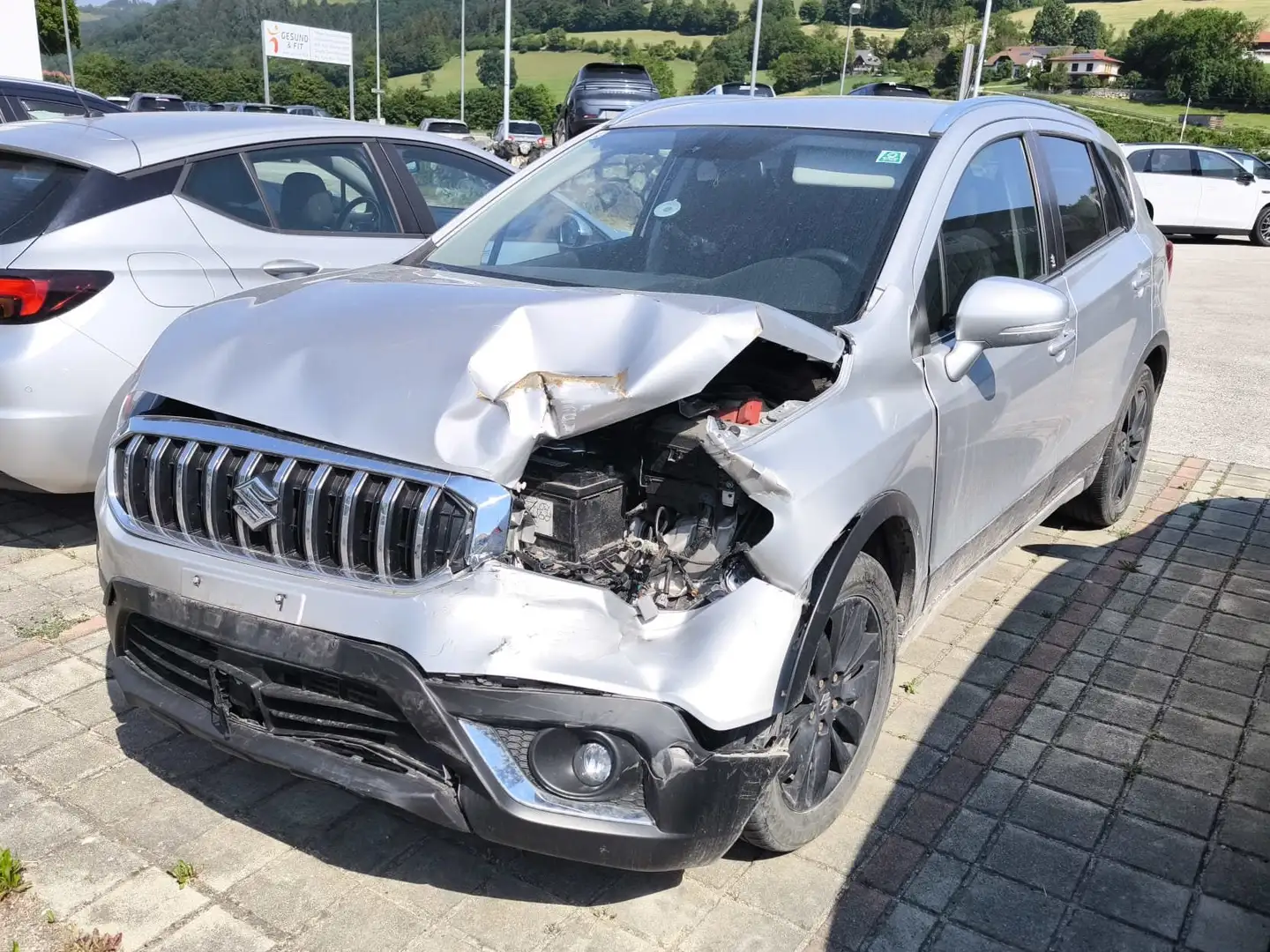 Suzuki SX4 S-Cross 1,4 shine Hybrid Allrad (UNFALL voll fahrbereit) Silber - 1