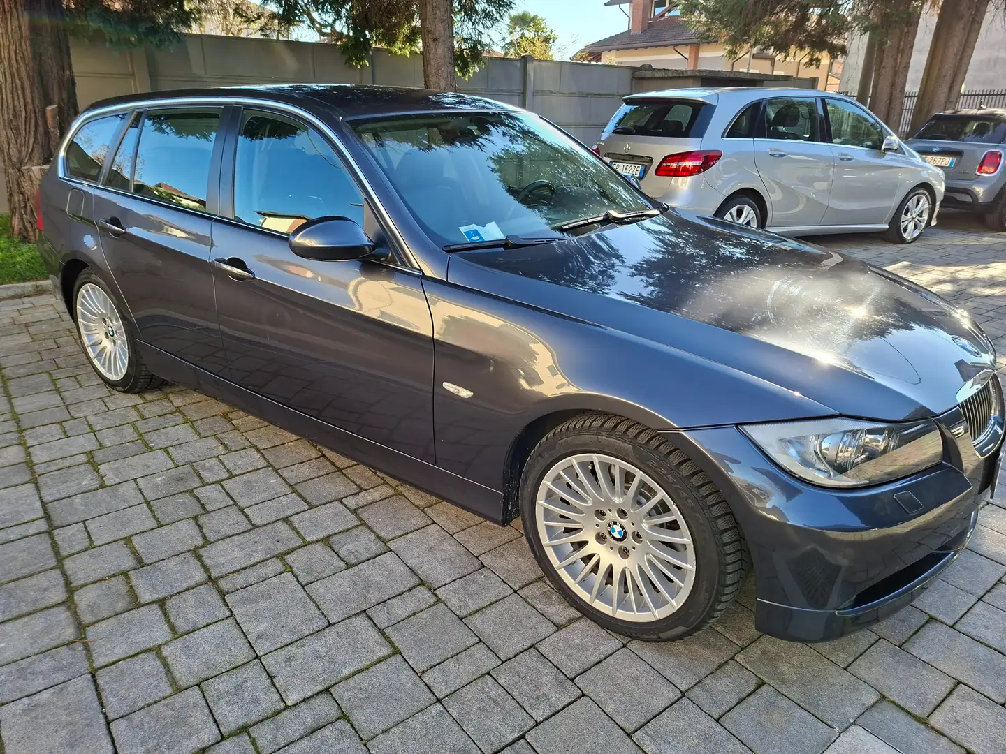 BMW 325 Serie 3 E91 Touring 325xi Touring Unico prop. Grigio - 2