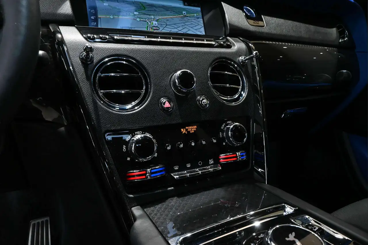 Rolls-Royce Cullinan снимка Rolls-Royce Cullinan