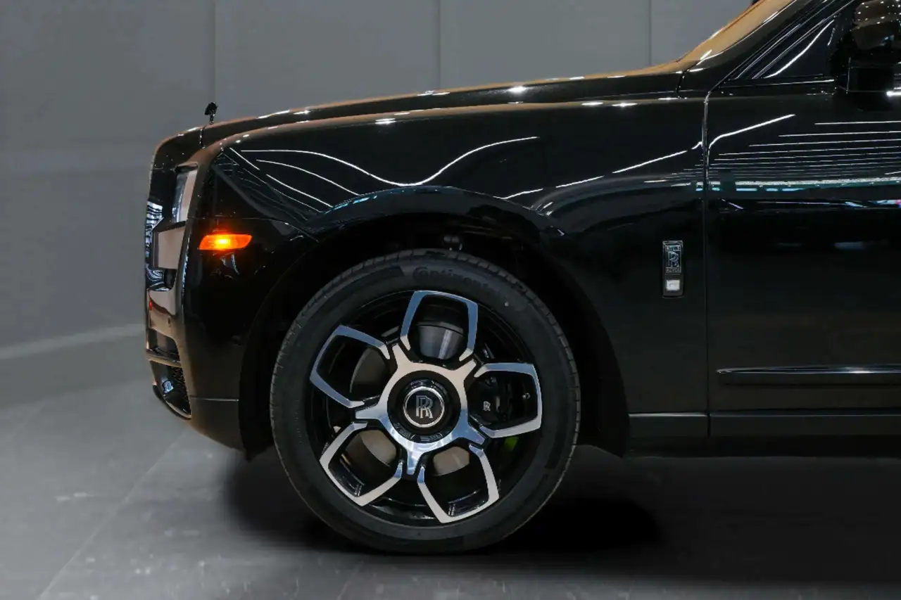 Rolls-Royce Cullinan снимка Rolls-Royce Cullinan