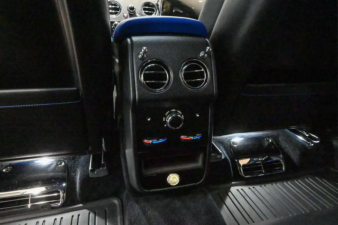 Rolls-Royce Cullinan снимка Rolls-Royce Cullinan