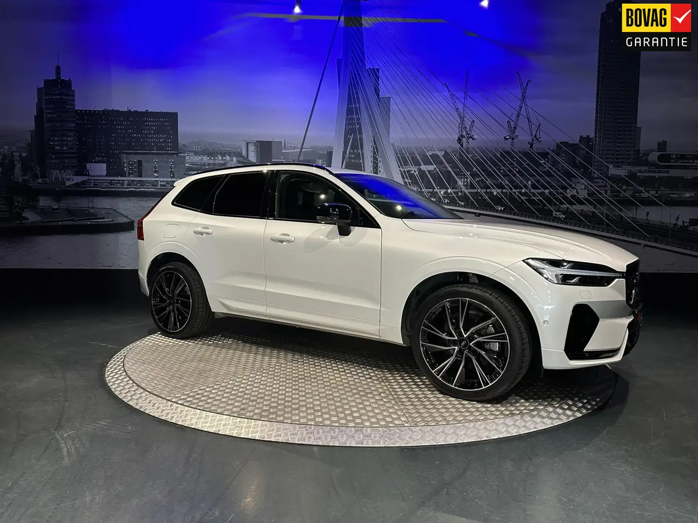 Volvo XC60 2.0 T6 Plug-in hybrid AWD Plus Dark *Pano*HKSound* Wit - 1