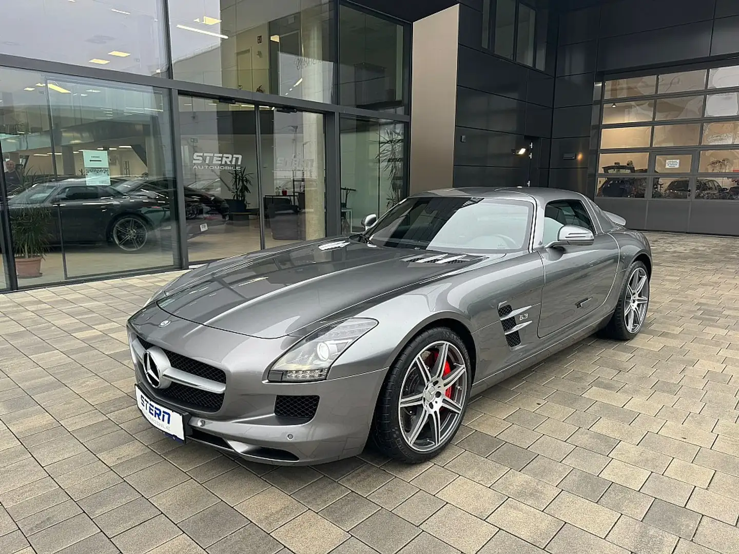 Mercedes-Benz SLS AMG Aut. *COUPÉ*SAMMLERZUSTAND* Grau - 2