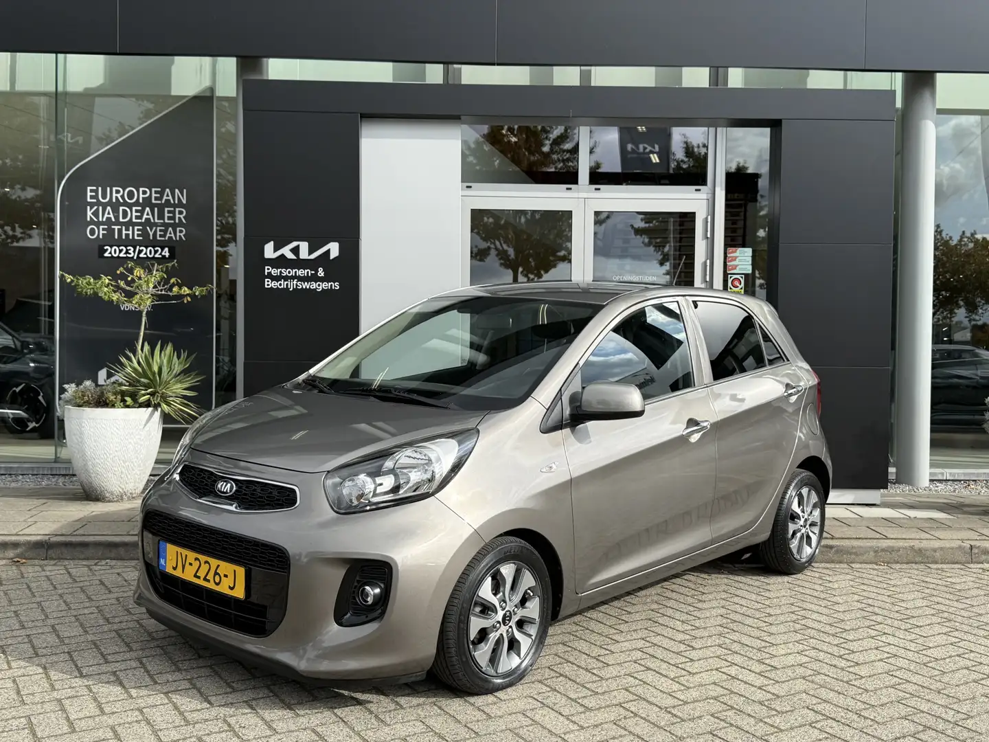 Kia Picanto 1.0 CVVT ComfortPlusLine Navigator info Frank Eijs Gris - 1