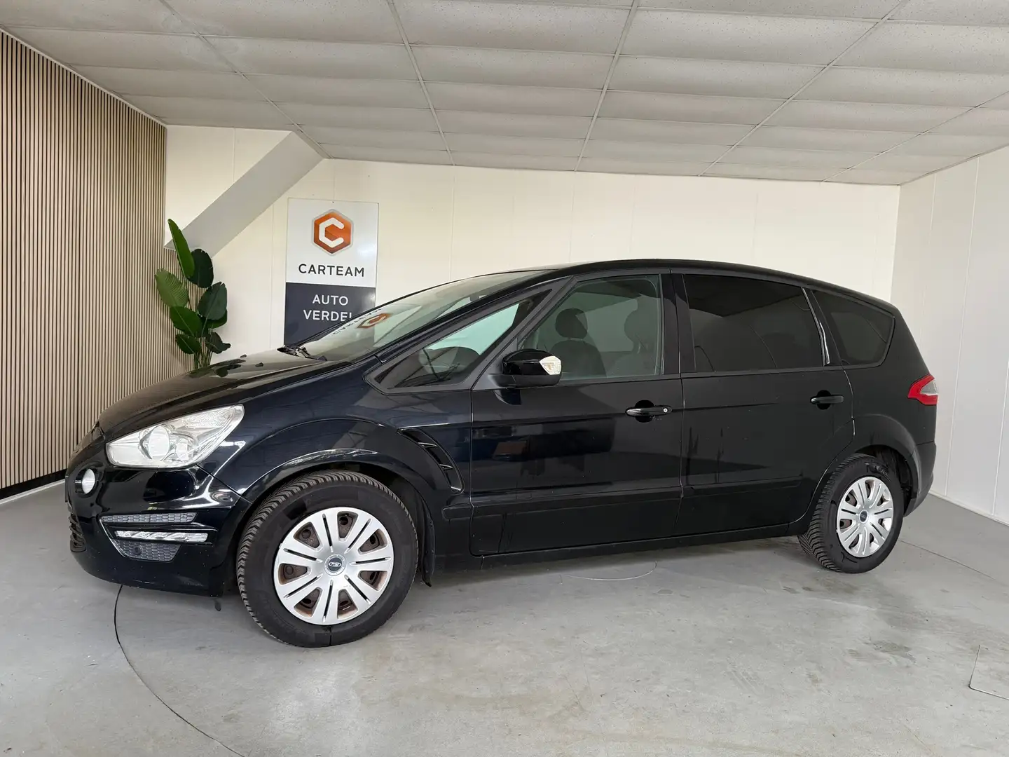 Ford S-Max 1.6 EcoBoost Trend Business 7p. Airco, Navigatie, Zwart - 1