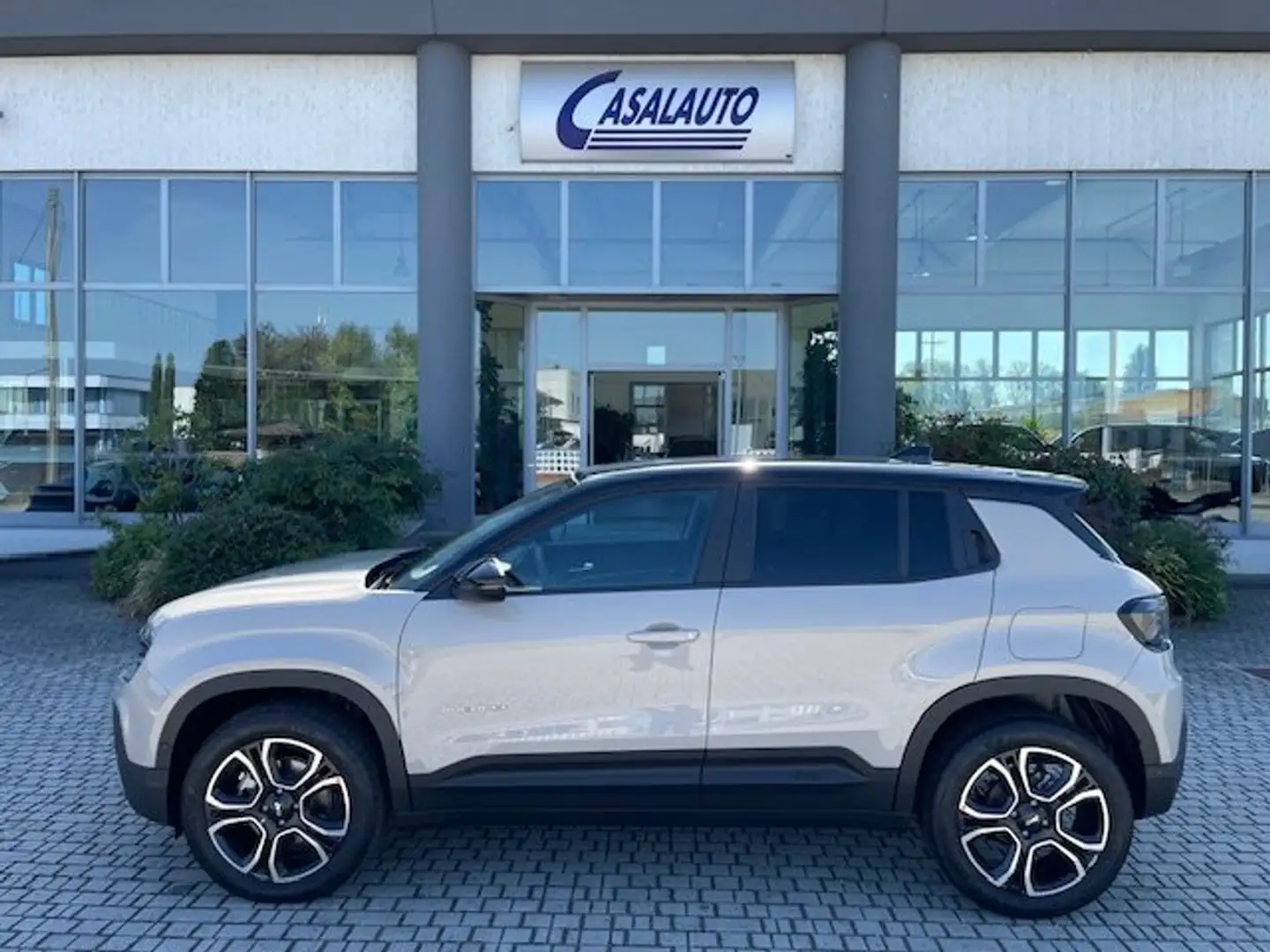 Jeep Avenger 1.2 TURBO 110 CV E-HYBRID MHEV Summit PACK WINTER Gris - 1