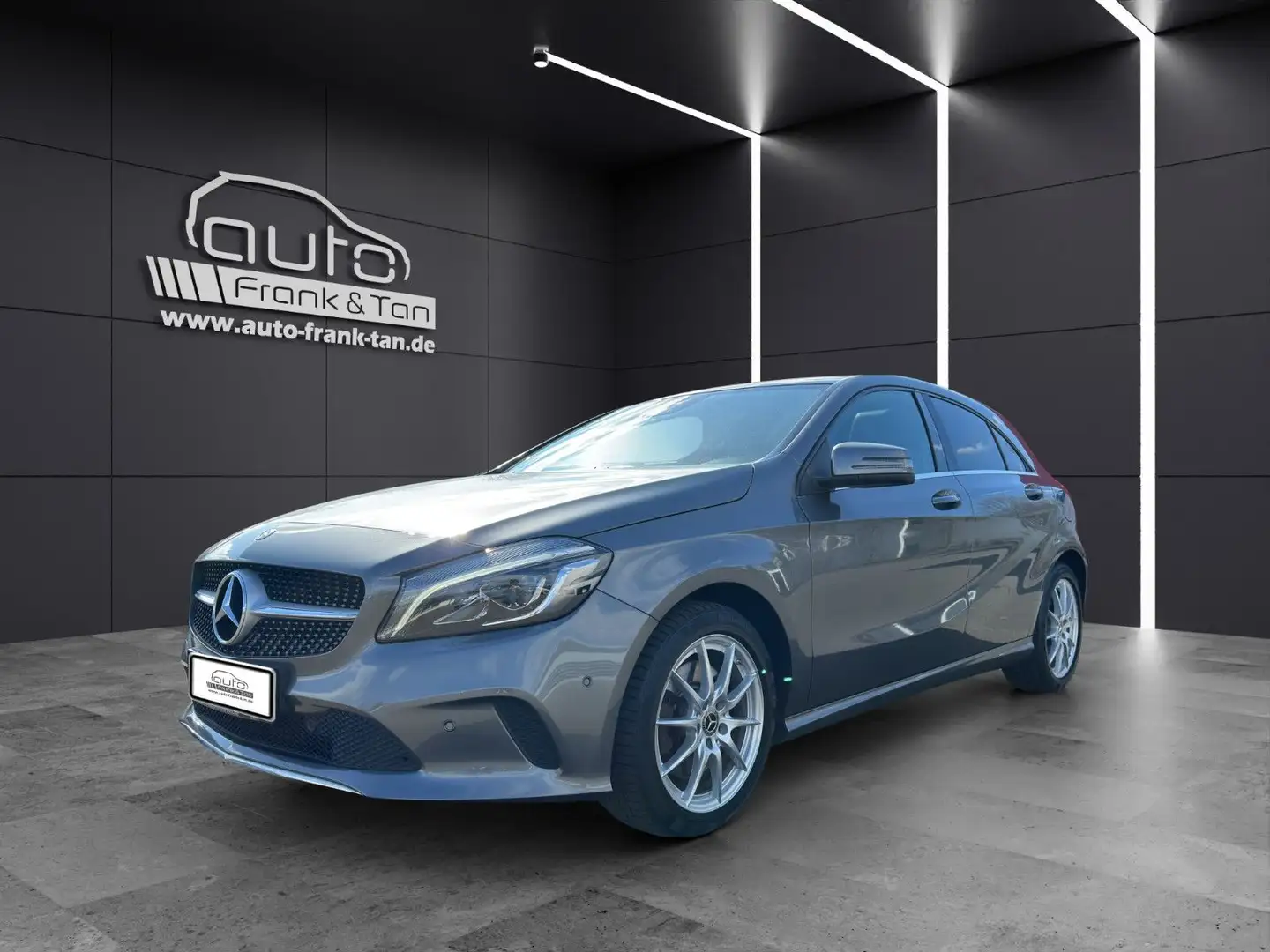 Mercedes-Benz A 250 *LED*Panorama*Navi*Cam*PDC*Sport* Grau - 1