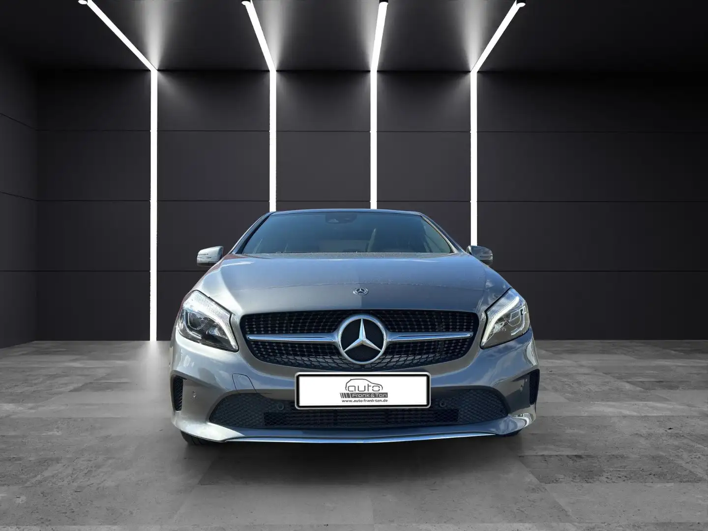 Mercedes-Benz A 250 *LED*Panorama*Navi*Cam*PDC*Sport* Grau - 2